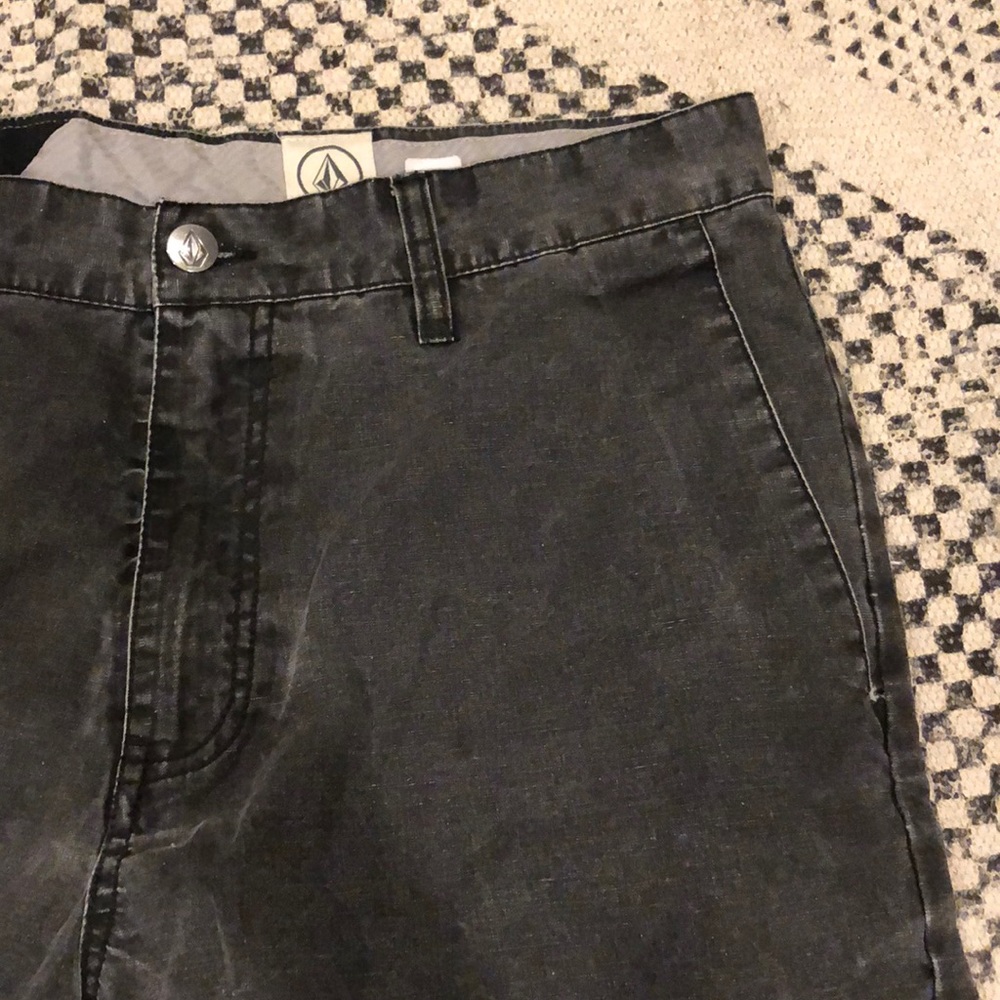 Volcom shorts - Picture 2 of 4